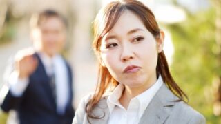 無視する女性