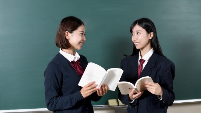 仲の良い女子中学生