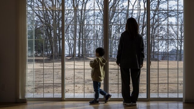 母親から離れる子供